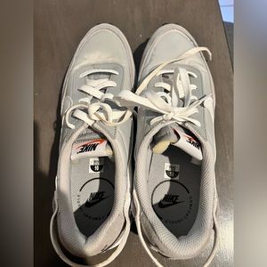 Men’s Nike size 10, never warn!